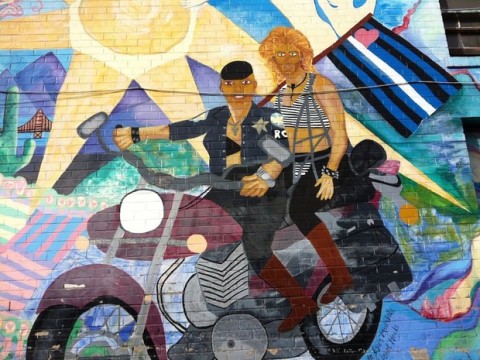 Em reduto de militância gay em São Francisco, Califórnia, um mural fala da vida cotidiana daquele lugar (Foto: Sabrina Duran)